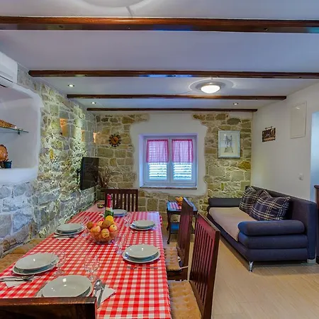Apartament Tomo
